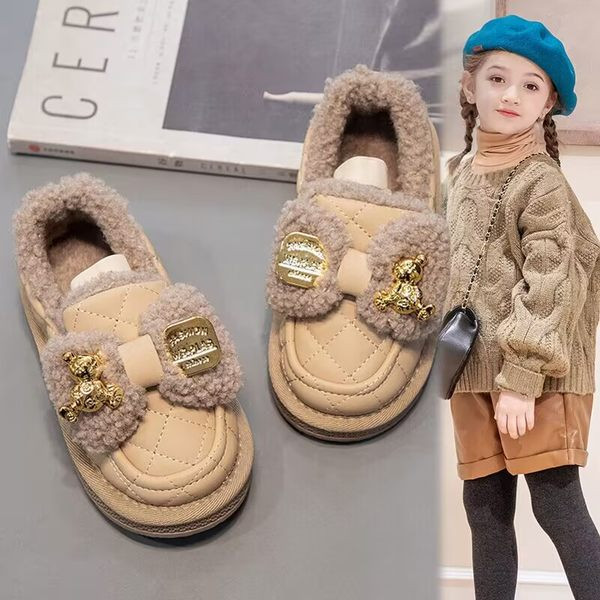 Pantofi casual la modă pentru fete cu element metalic