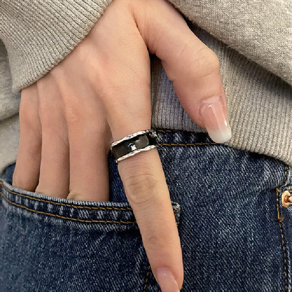 Állítható széles női gyűrű díszítő kövekkel