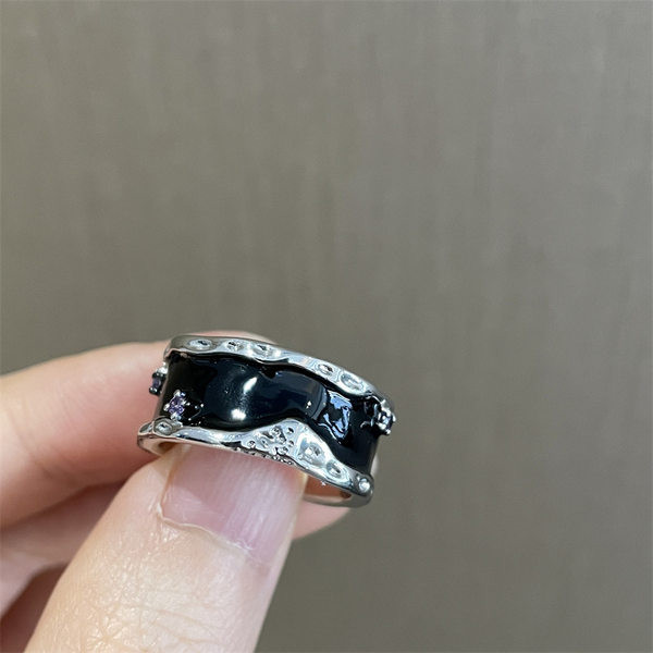 Állítható széles női gyűrű díszítő kövekkel