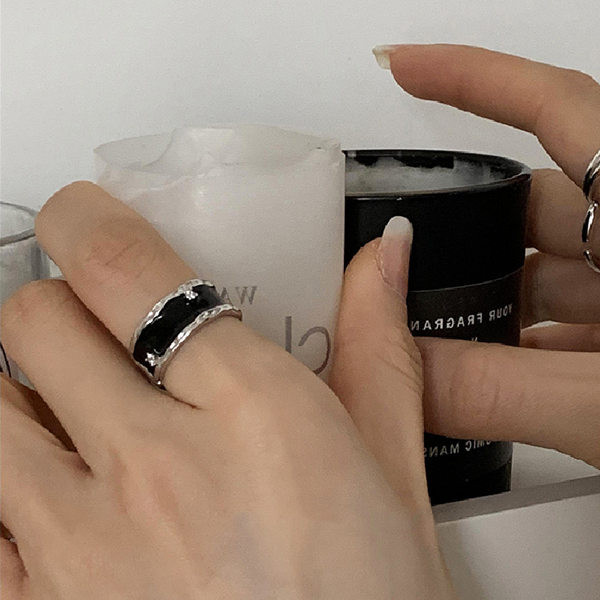 Állítható széles női gyűrű díszítő kövekkel