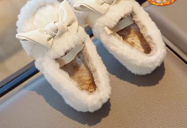 Lány polár cipő szalaggal