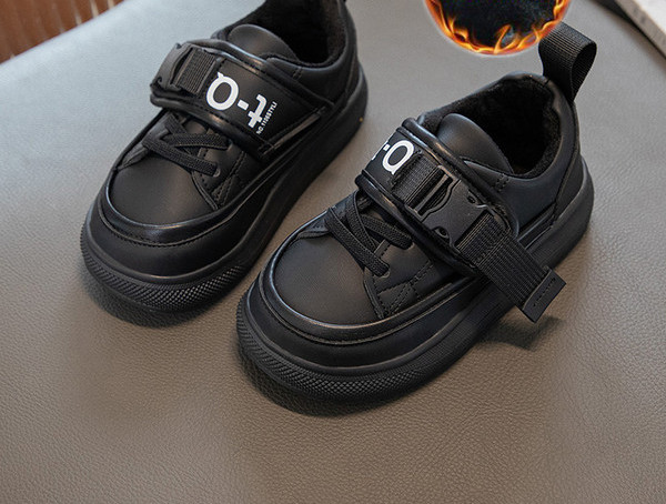 Béléses, feliratos gyerekcipő