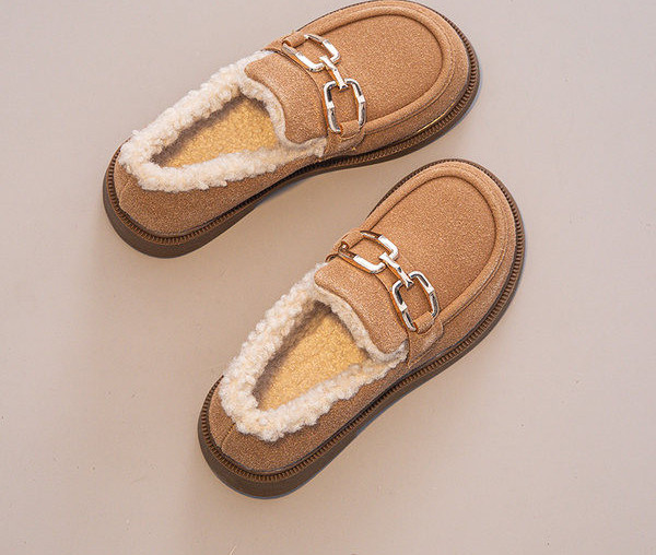 Pantofi fleece pentru fete cu elemente metalice