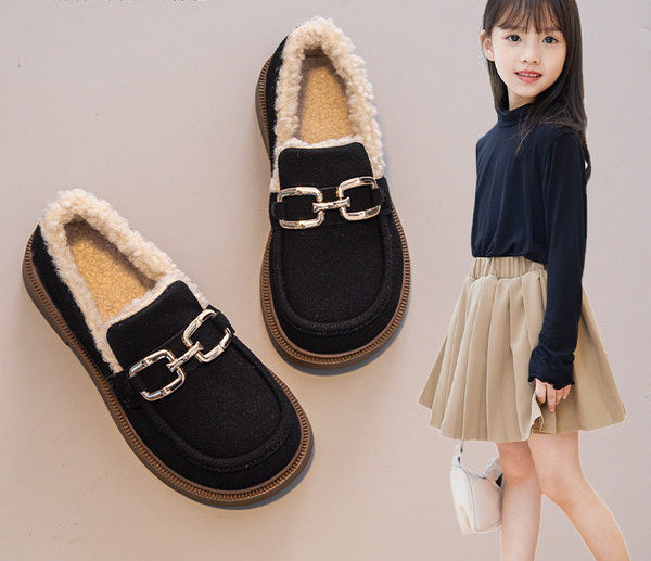 Pantofi fleece pentru fete cu elemente metalice