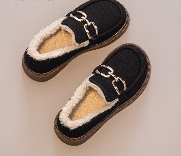 Pantofi fleece pentru fete cu elemente metalice