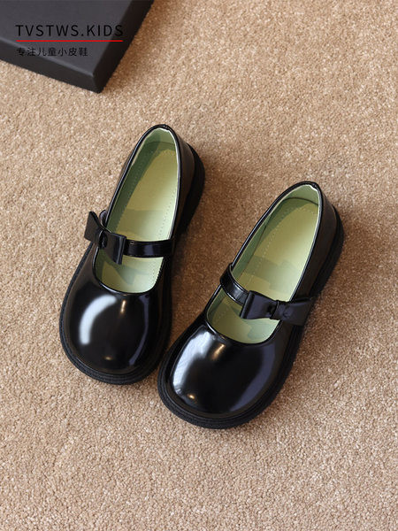 Model curat de pantofi copii din piele ecologica cu plasturi velcro si panglica