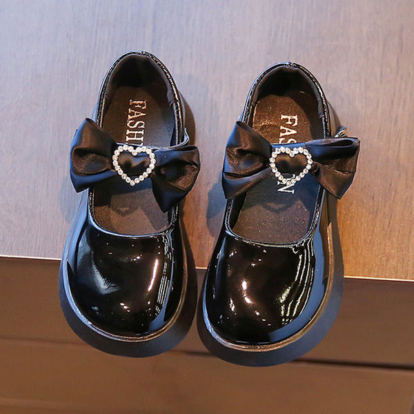 Pantofi pentru fete cu panglica si elemente metalice