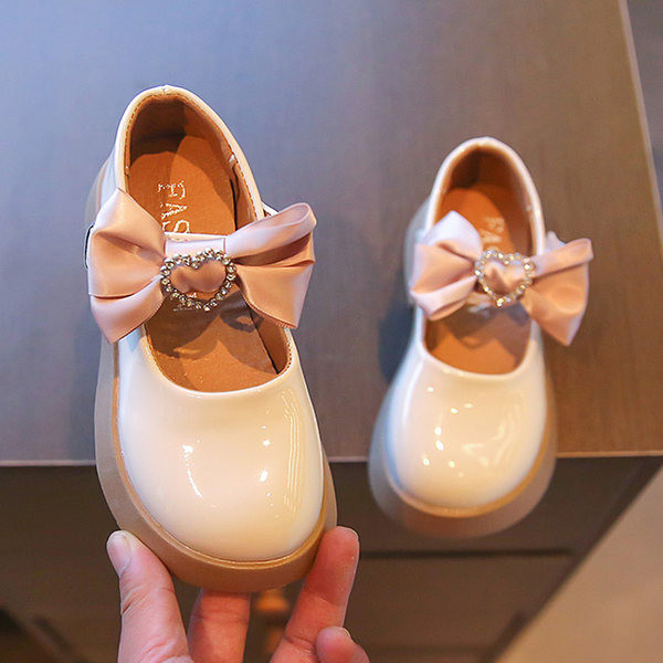 Pantofi pentru fete cu panglica si elemente metalice