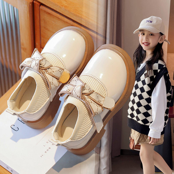 Pantofi moderni pentru copii cu o panglică - culoare neagră și bej