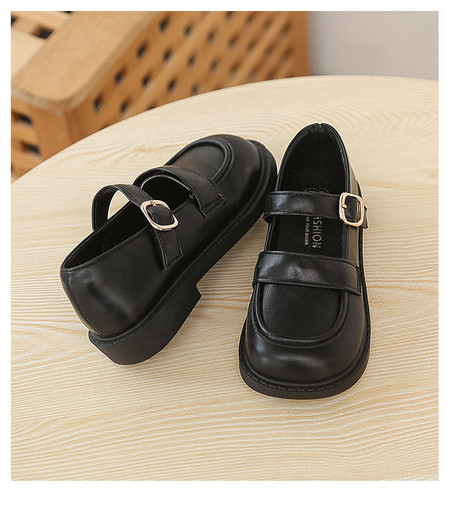 Pantofi pentru fete din piele ecologica cu inchidere velcro