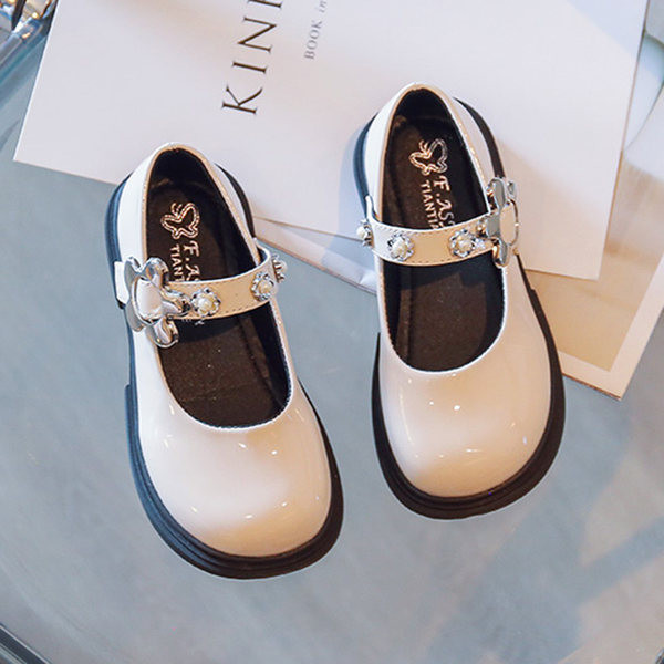 Pantofi eleganti pentru fete cu petice velcro perle si elemente metalice