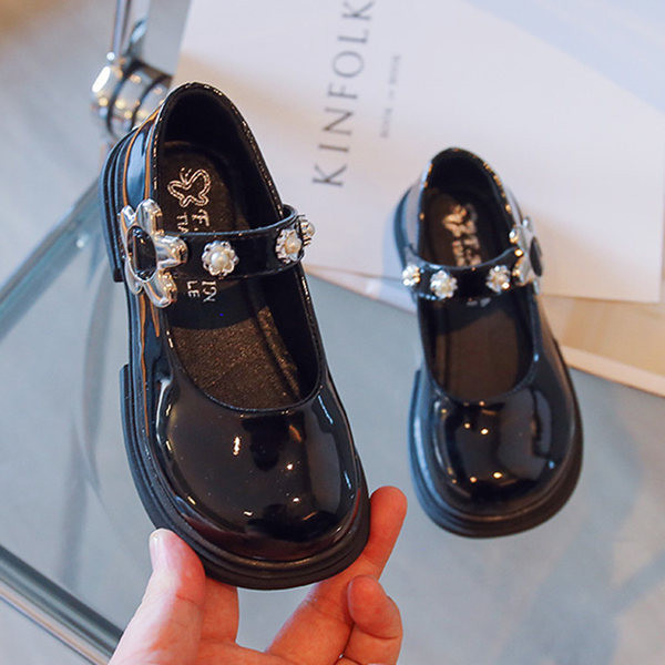 Pantofi eleganti pentru fete cu petice velcro perle si elemente metalice