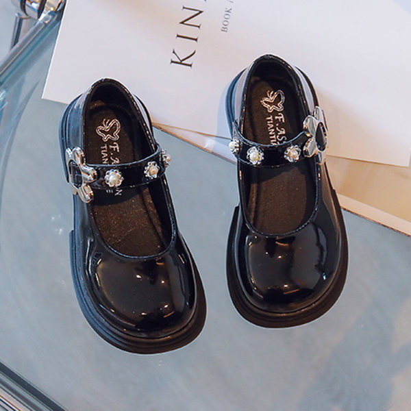 Pantofi eleganti pentru fete cu petice velcro perle si elemente metalice