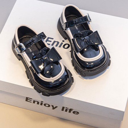 Pantofi la modă pentru fete cu talpă aspră și panglică