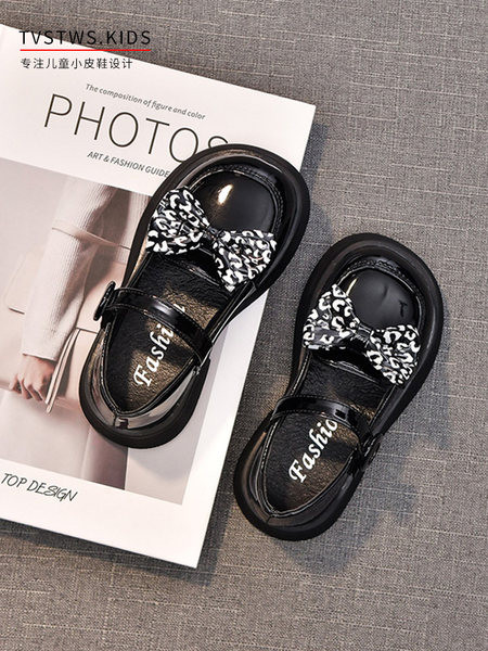 Pantofi pentru fete din piele ecologica cu panglica