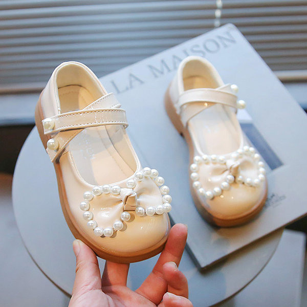 Pantofi la modă pentru fete cu panglică și perle