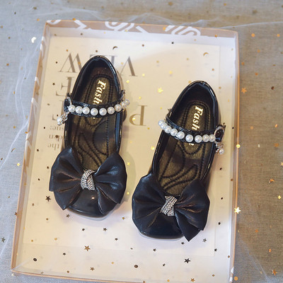 Model nou de pantofi pentru fete cu petice velcro perle si panglica