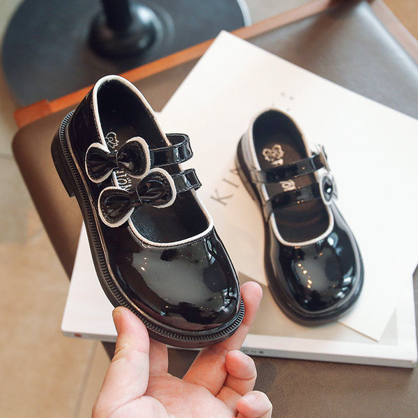 Naiste kahevärvilised paelaga nahast kingad