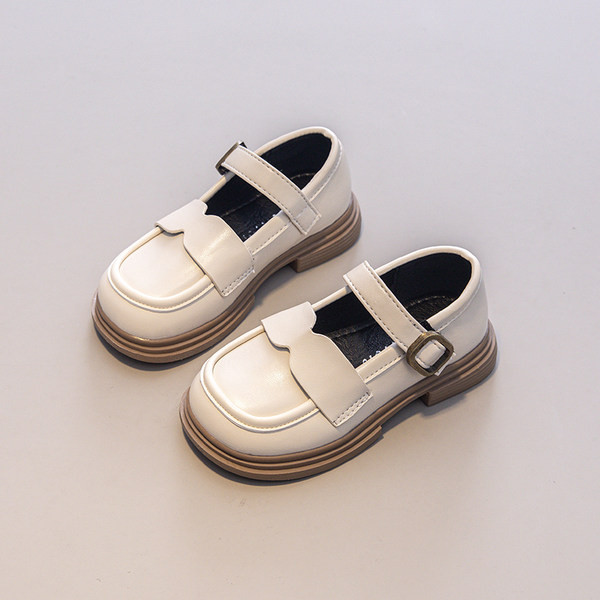 Pantofi din piele pentru fete cu catarama metalica