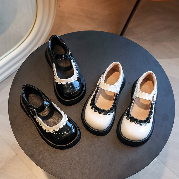 Model nou de pantofi copii de culoare alb si negru pentru fete