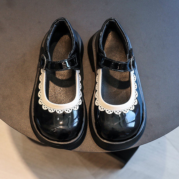 Model nou de pantofi copii de culoare alb si negru pentru fete