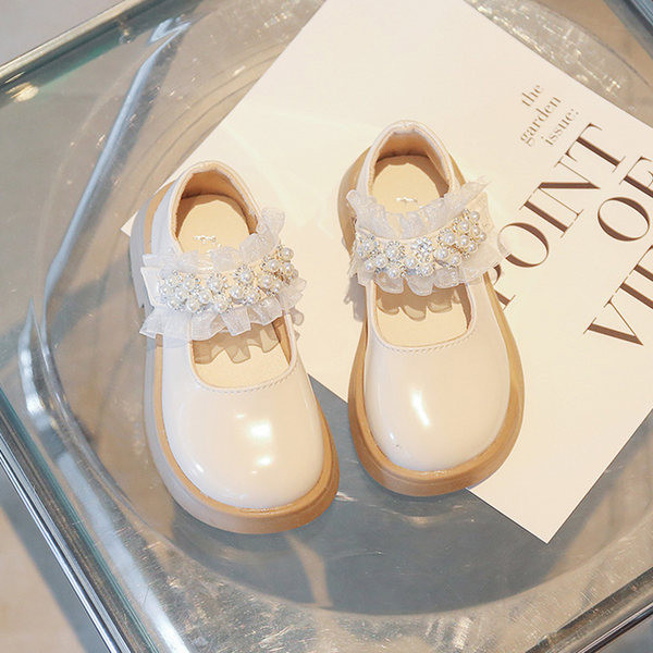 Pantofi la modă pentru fete cu perle