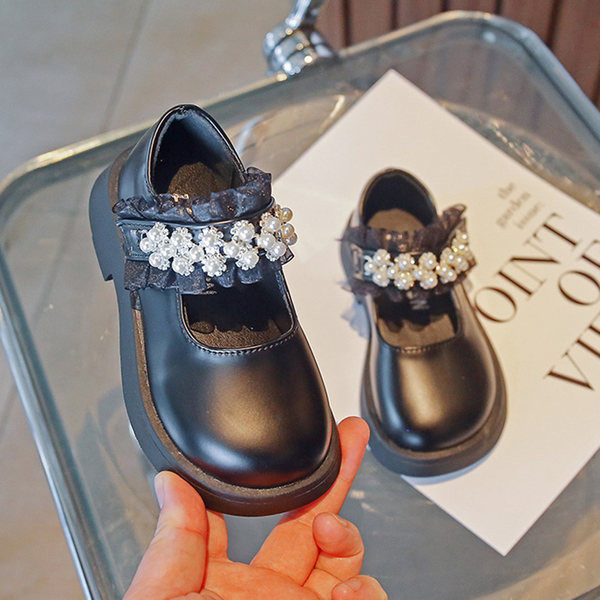 Pantofi la modă pentru fete cu perle