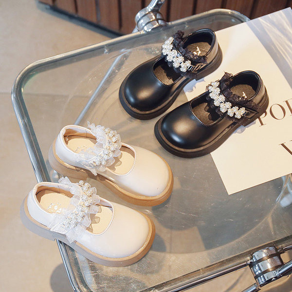 Pantofi la modă pentru fete cu perle