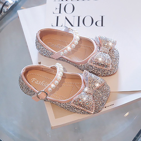 Pantofi la modă pentru fete cu pietre decorative și perle