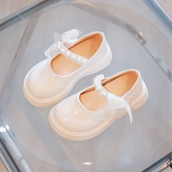 Pantofi moderni pentru copii din piele lacuita cu tul si perle