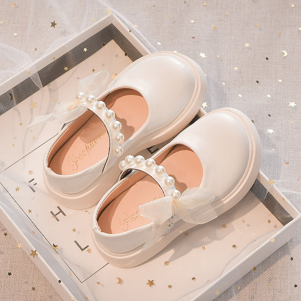 Pantofi moderni pentru copii din piele lacuita cu tul si perle