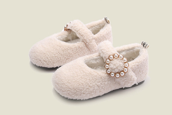 Pantofi de puf pentru fete cu perle