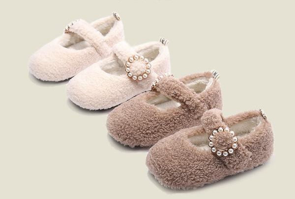 Pantofi de puf pentru fete cu perle