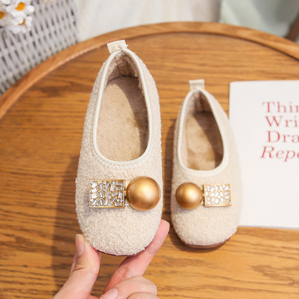 Pantofi de pluș pentru fete cu element metalic