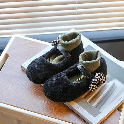 Pantofi la moda pentru fete din puf ecologic cu element 3D