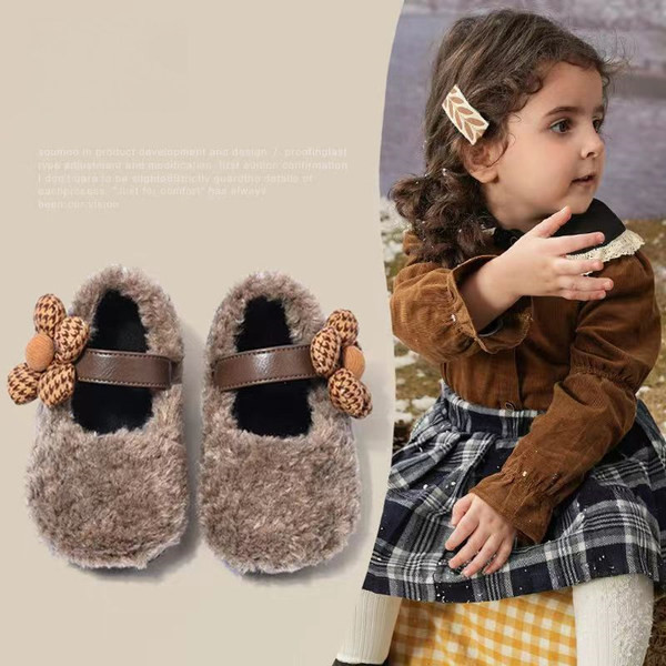 Pantofi la moda pentru fete din puf ecologic cu element 3D