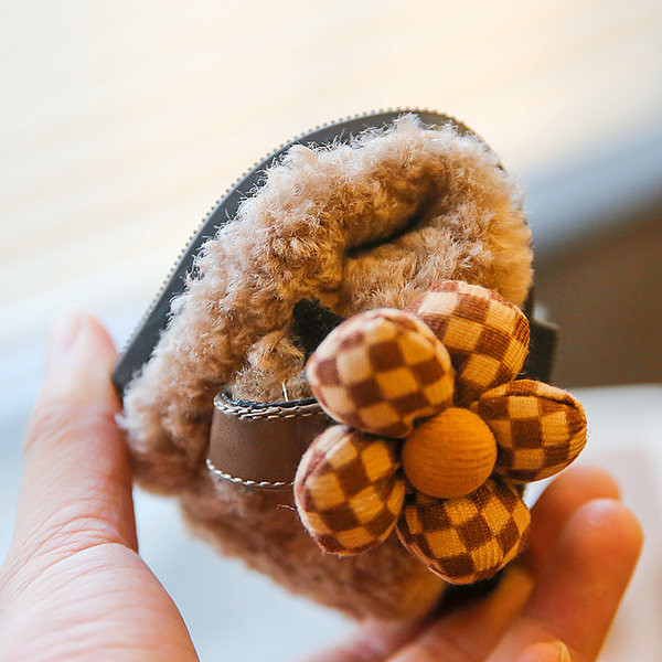 Pantofi la moda pentru fete din puf ecologic cu element 3D