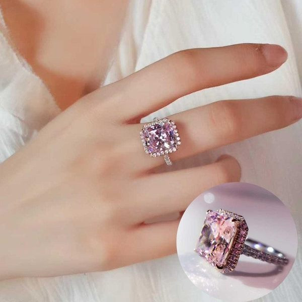 Inel elegant de dama cu o piatra mare