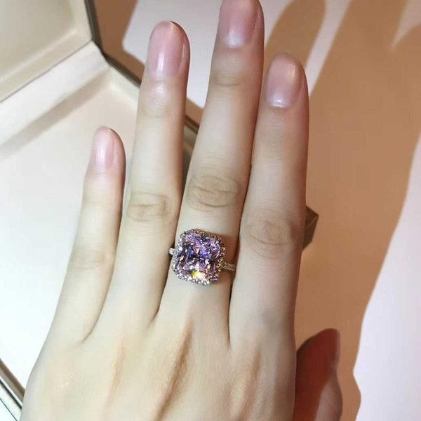 Inel elegant de dama cu o piatra mare