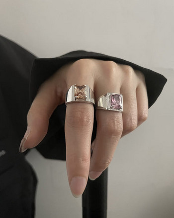 Модерен пръстен с голям камък
