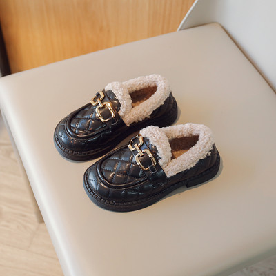 Pantofi din piele pentru fete cu captuseala calda si element metalic