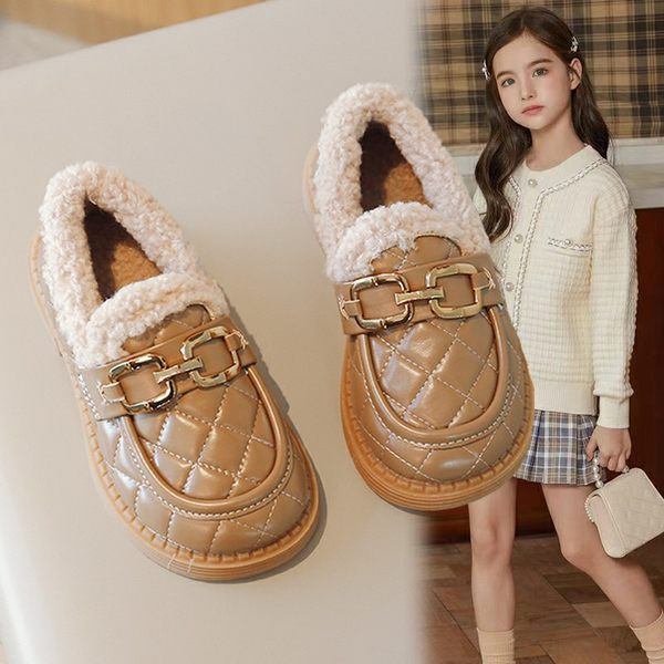 Pantofi din piele pentru fete cu captuseala calda si element metalic