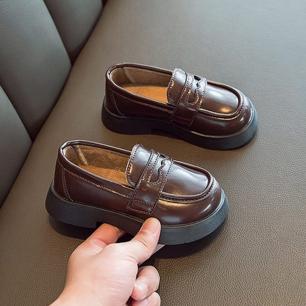 Model curat de pantofi copii din piele ecologica