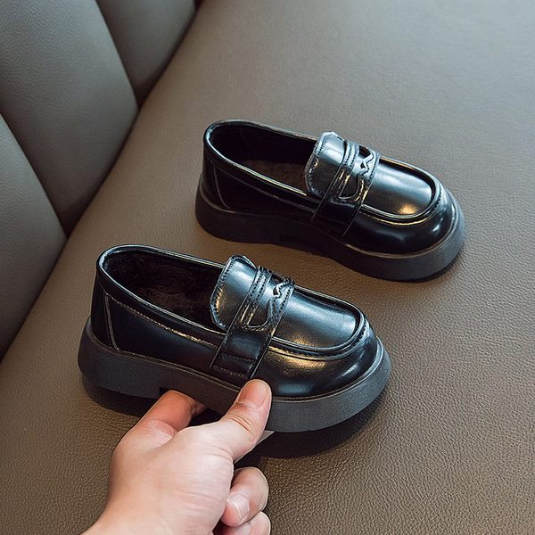 Model curat de pantofi copii din piele ecologica