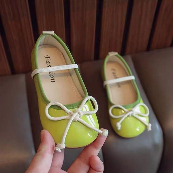 Pantofi la moda pentru copii cu panglica in mai multe culori