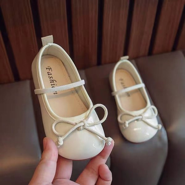 Pantofi la moda pentru copii cu panglica in mai multe culori