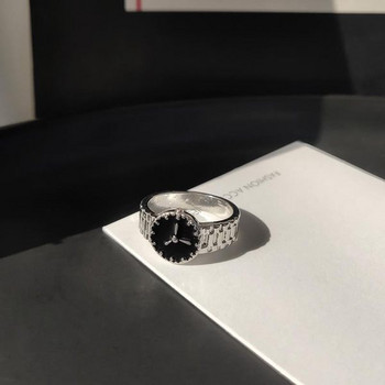 Дамски сребрист пръстен в формата на часовник 