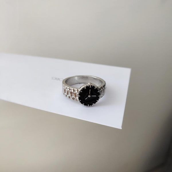 Inel de dama din argint in forma de ceas