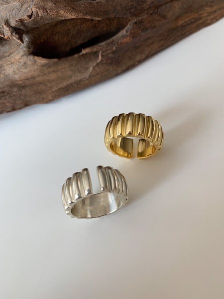 Inel de dama de culoare auriu si argintiu