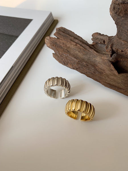 Inel de dama de culoare auriu si argintiu